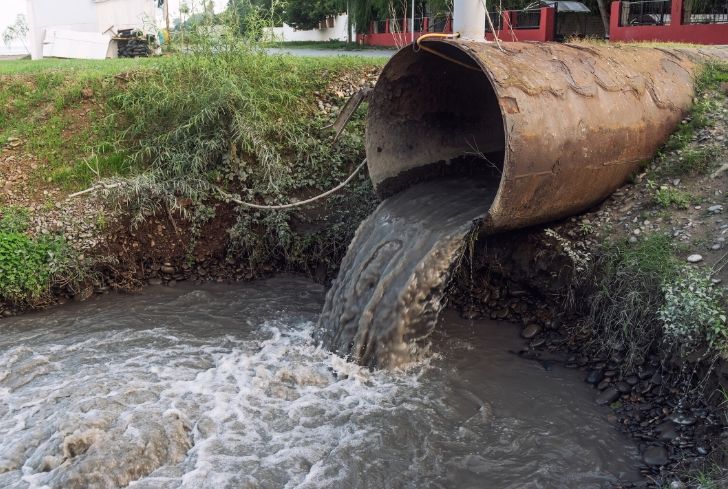 groundwater-pollution-dirty-water.jpg 